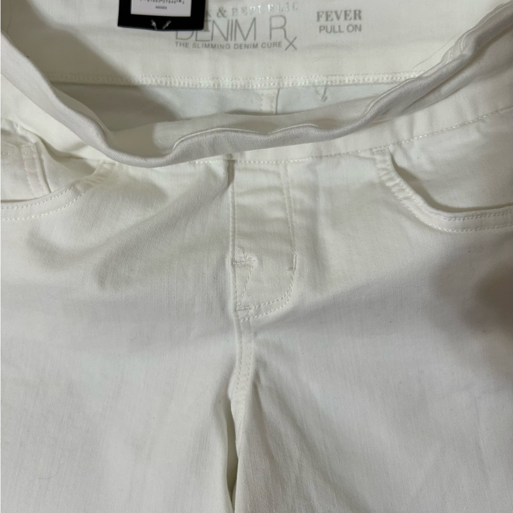 Rock & Republic Women's High Waist Slimming Pull On White Shorts - Picture 3 of 6